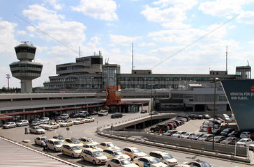 Berlin  Deutschland  Blick auf den Innenhof und Terminal A des Flughafen Berlin-Tegel