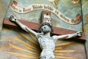 Dinkelsbuehl  Deutschland  Kruzifix in der Altstadt in Dinkelsbuehl