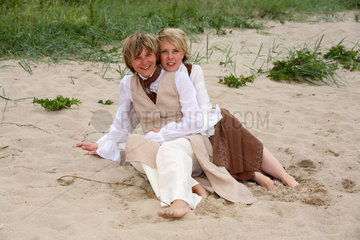 Kiel  Deutschland  Hochzeitsfoto einer gleichgeschlechtlichen Ehe zweier Frauen