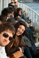 Heybeliada  Tuerkei  junge Leute auf einer Faehre auf dem Marmarameer