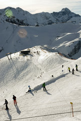 Oberstdorf  Deutschland  Skifahrer im Skigebiet Fellhorn / Kanzelwand