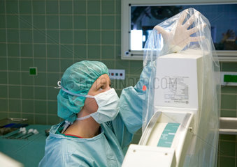 Essen  Deutschland  Krankenhaus  eine Operation wird vorbereitet