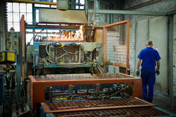 Berlin  Deutschland  Maschine zur Produktion von Bleigitterelektroden