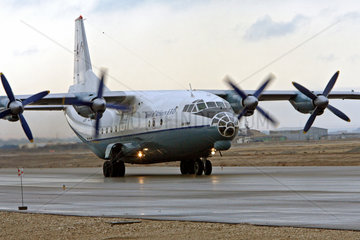 Mazar-e Sharif  Afghanistan  Landung einer Transportmaschine Iljuschin