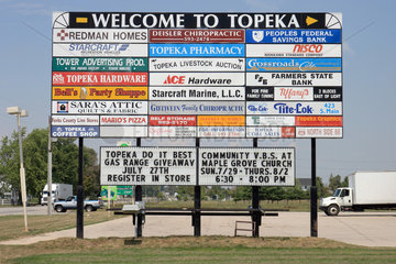Topeka  USA  Werbeschilder und Firmenschilder von ortansaessigen Unternehmen