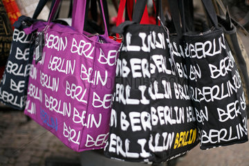 Berlin  Deutschland  Handtaschen mit der Aufschrift Berlin