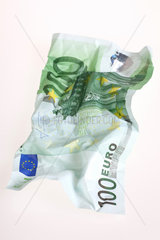 Berlin  Deutschland  zerknitterter 100-Euroschein