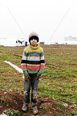 Azaz  Syrien  ein Junge im Fluechtlingslager Azaz Camp an der tuerkischen Grenze