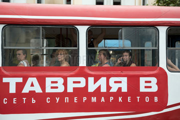 Odessa  Ukraine  Passagiere in einer Strassenbahn