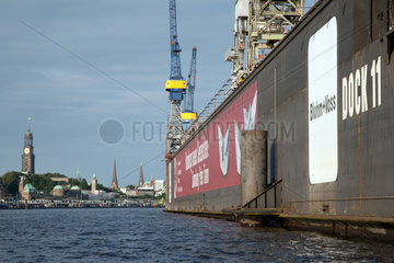 Hamburg  Deutschland  Dock der Blohm und Voss Werft im Hamburger Hafen