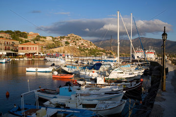 Molivos  Griechenland  Fischerboote im Hafen von Molivos