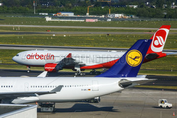 AirBerlin und Lufthansa auf dem Flughafen Duesseldorf