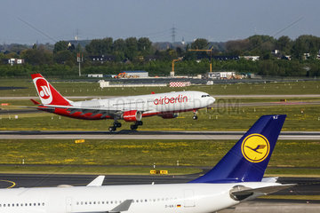 AirBerlin und Lufthansa auf dem Flughafen Duesseldorf