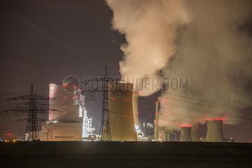 Kohlekraftwerk Neurath nachts