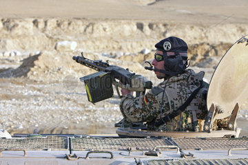 Mazar-e Sharif  Afghanistan  Bundeswehrsoldat der ISAF-Schutztruppe