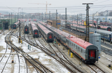 Wien  Oesterreich  Eisenbahnwaggons am Wiener Westbahnhof