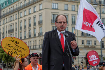 Berlin  Deutschland  Stefan Koerzell  SPD  auf der DGB-Kundgebung Mindestlohn
