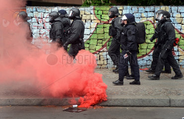 Berlin  Deutschland  Polizeieinsatz bei einer Demonstration am 1. Mai 2012