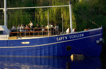 Berlin  Deutschland  Cafe und Restaurantschiff Captn Schillow