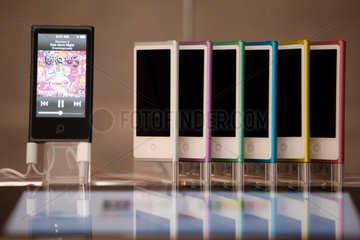 Berlin  Deutschland  iPod Touch im neuen Apple Store Berlin