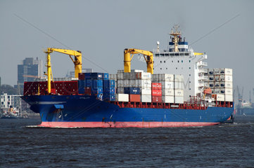 Hamburg  Deutschland  Containerschiff VITALITY im Hamburger Hafen