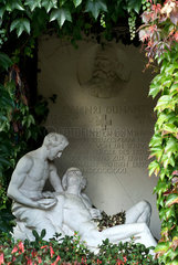 Zuerich  Schweiz  das Grab des Roten Kreuz Begruenders Henry Dunant