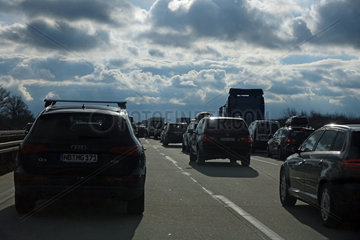 Leipzig  Deutschland  Stau auf der Autobahn A9