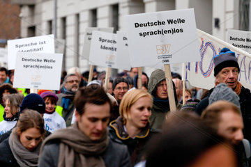 Berlin  Deutschland  Demonstration der Mitarbeiter der Deutschen Welle