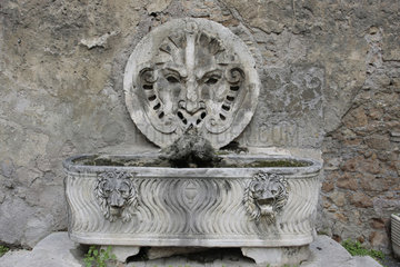 furchterregend Brunnen in Rom