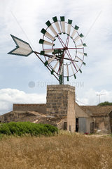 Campos  Mallorca  Spanien  ein typisch mallorquinisches Windrad