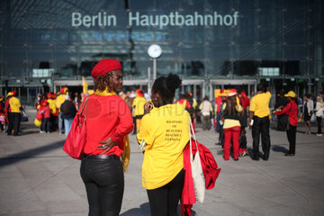 Berlin  Deutschland  Mitglieder der Glaubensbewegung Rhapsody of Realities
