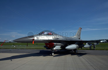 Schoenefeld  Deutschland  eine F-16 auf der ILA 2014