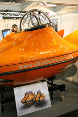 Duesseldorf  Deutschland  Miniatur-U-Boot auf der Wassersportmesse Boot