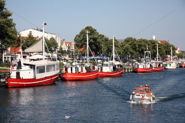 Rostock-Warnemuende  Deutschland  Fischkutter im Hafen am Alten Strom