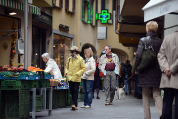 Lugano  Schweiz  Einkaufsstrasse im Zentrum Luganos
