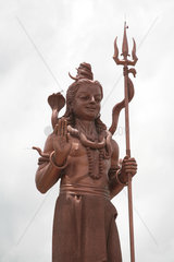 Bois Cheri  Mauritius  Hindu-Goetterstatue Shiva in einer Tempelanlage