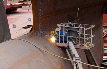 Papenburg  Deutschland  Meyer Werft GmbH  Mitarbeiter der Meyer Werft in den Werfthallen