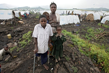 Goma  Demokratische Republik Kongo  Alfons Dushime mit seiner Familie