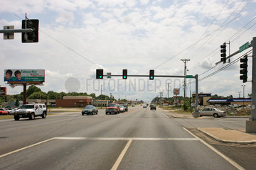 Joplin  USA  Strassenkreuzung und Ampeln in der Kleinstadt Joplin