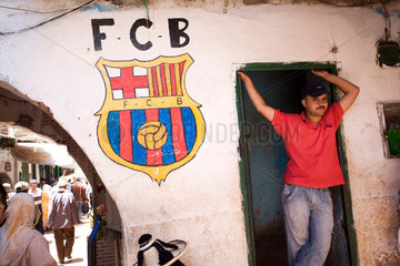 Tetouan  Marokko  das Emblem vom FC Barcelona an einer Hauswand