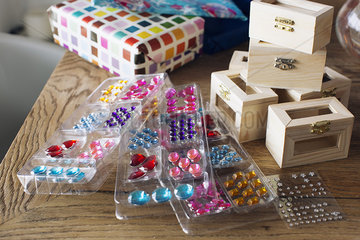 Wooden jewelry boxes and stick-on jewels at birthday party