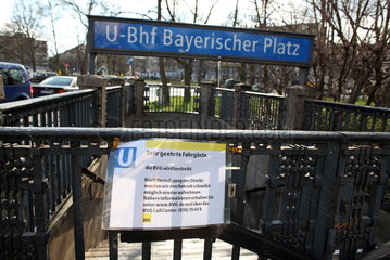 Berlin  Deutschland  verschlossener U-Bahneingang aufgrund des Streiks bei der BVG