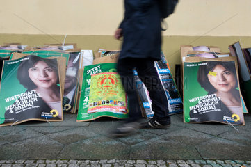 Berlin  Deutschland  abgenommene Wahlplakate