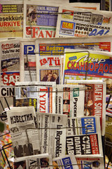 Berlin  Deutschland  Internationale Tageszeitungen in einem Zeitungsstaender