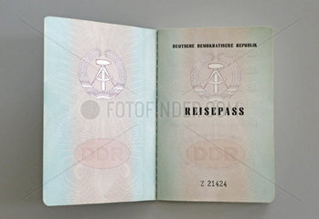 Berlin  Deutschland  aufgeschlagener Reisepass der DDR