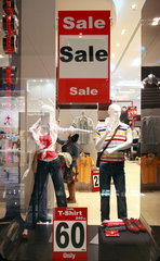 Dubai  Vereinigte Arabische Emirate  Sale in einem Bekleidungsgeschaeft