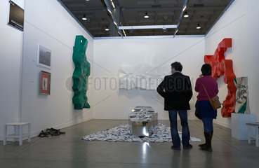 Mailand  Italien  Besucher auf der Kunstmesse MiArt