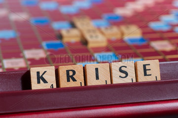 Hamburg  Deutschland  Scrabble-Buchstaben bilden das Wort KRISE