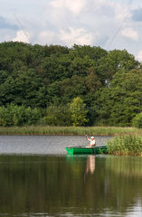 Gallin-Kuppentin  Deutschland  Angler im Ruderboot auf dem Daschower See