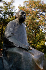 Berlin  Deutschland  Bildnis der Kaethe Kollwitz vom Bildhauer Gustav Seitz am Kollwitzplatz